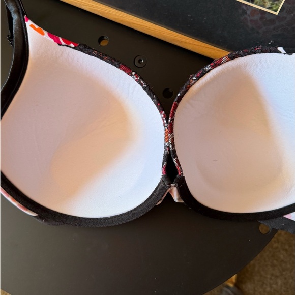 Cacique 42DD lightly lined tee shirt bra. Underwire molded cup heart print NWOT - Picture 4 of 6